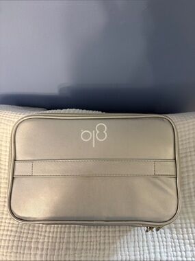 glo science teeth whitening with Silver Travel Case